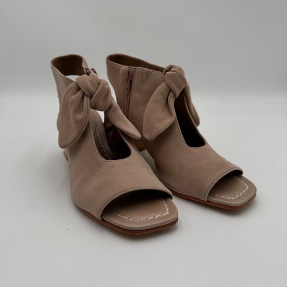 Bernardo Leather or Suede Heeled Sandals - Lizzie Woman’s tan nude size 7.5 - Picture 1 of 7